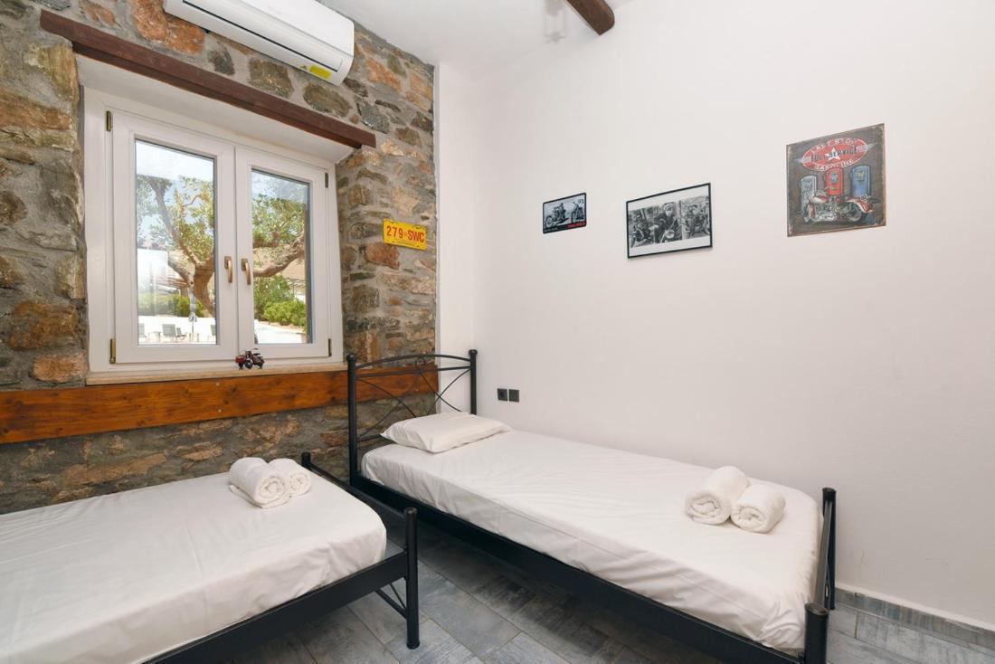 Flora'S Beach And Pool Villa In Syros Liaropá Exterior foto