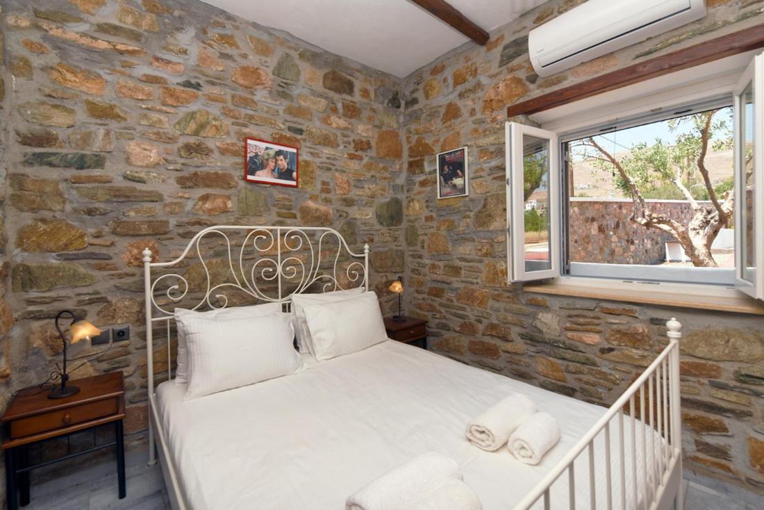 Flora'S Beach And Pool Villa In Syros Liaropá Exterior foto